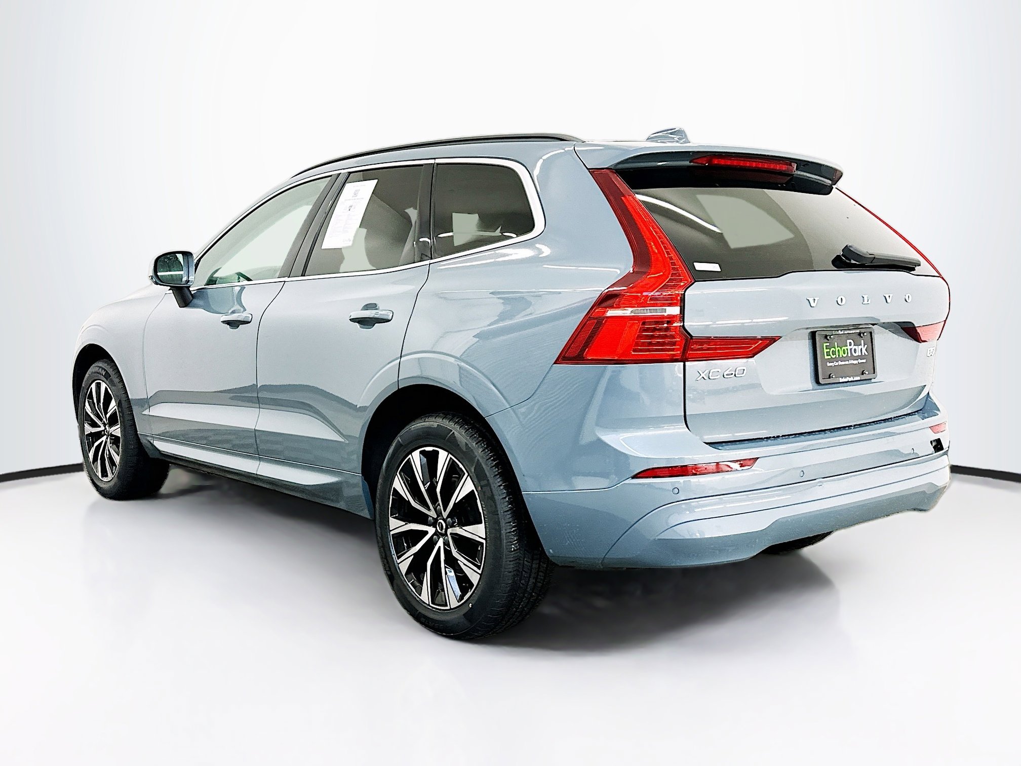 Used 2023 Volvo XC60 B5 Core w/ Climate Package image 5