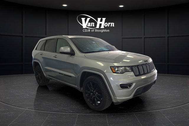 Used 2017 Jeep Grand Cherokee Altitude AWD/4WD image 1