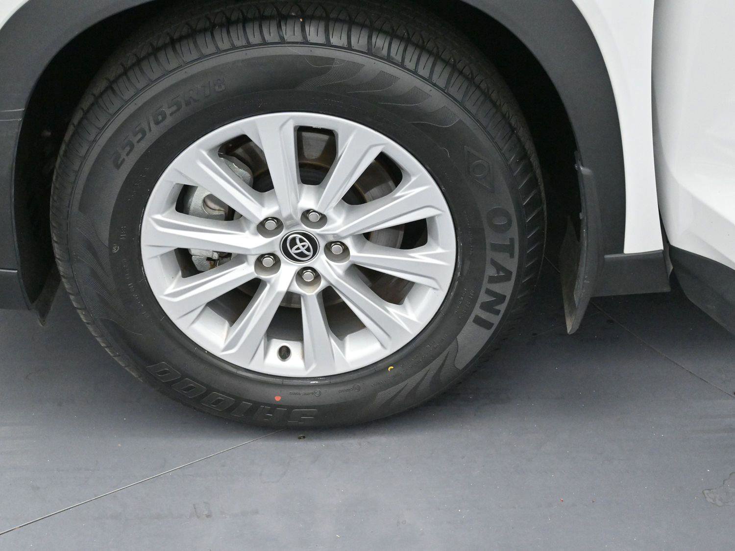 Used 2024 Toyota Grand Highlander XLE image 40