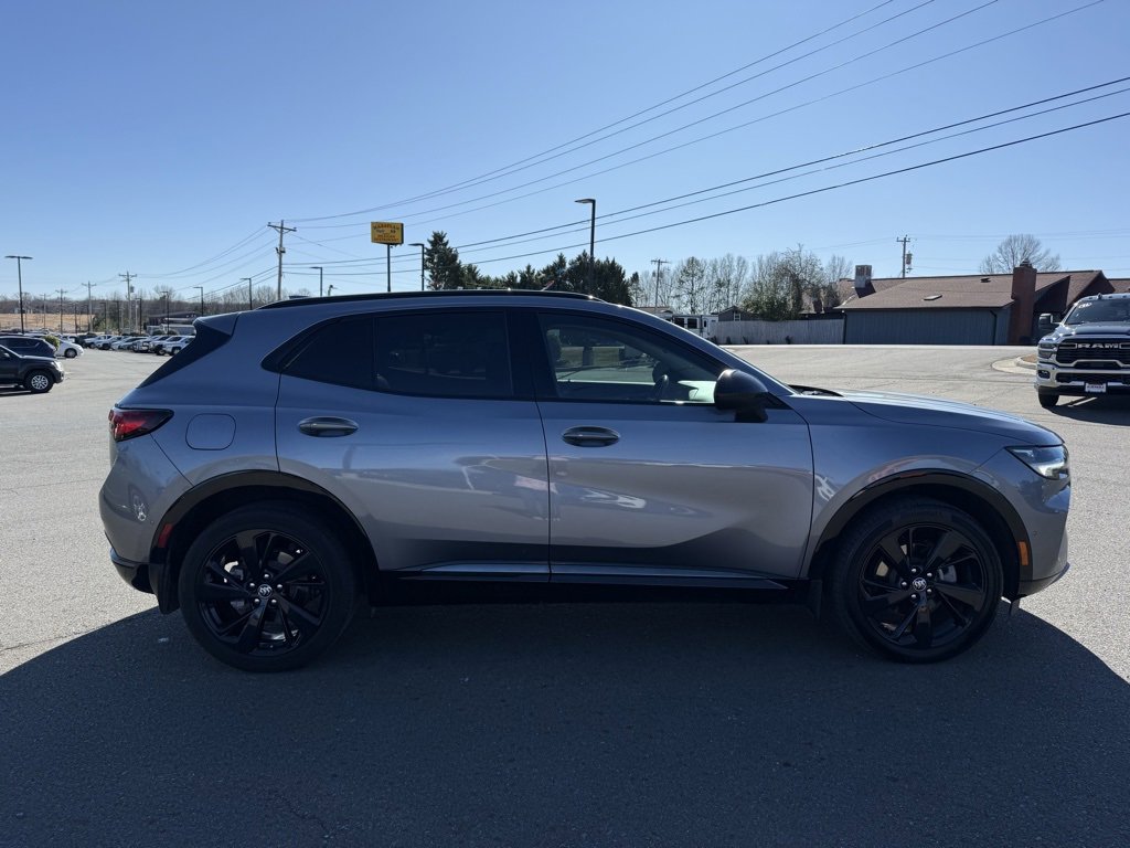 Used 2022 Buick Envision Essence w/ Technology Package II image 2