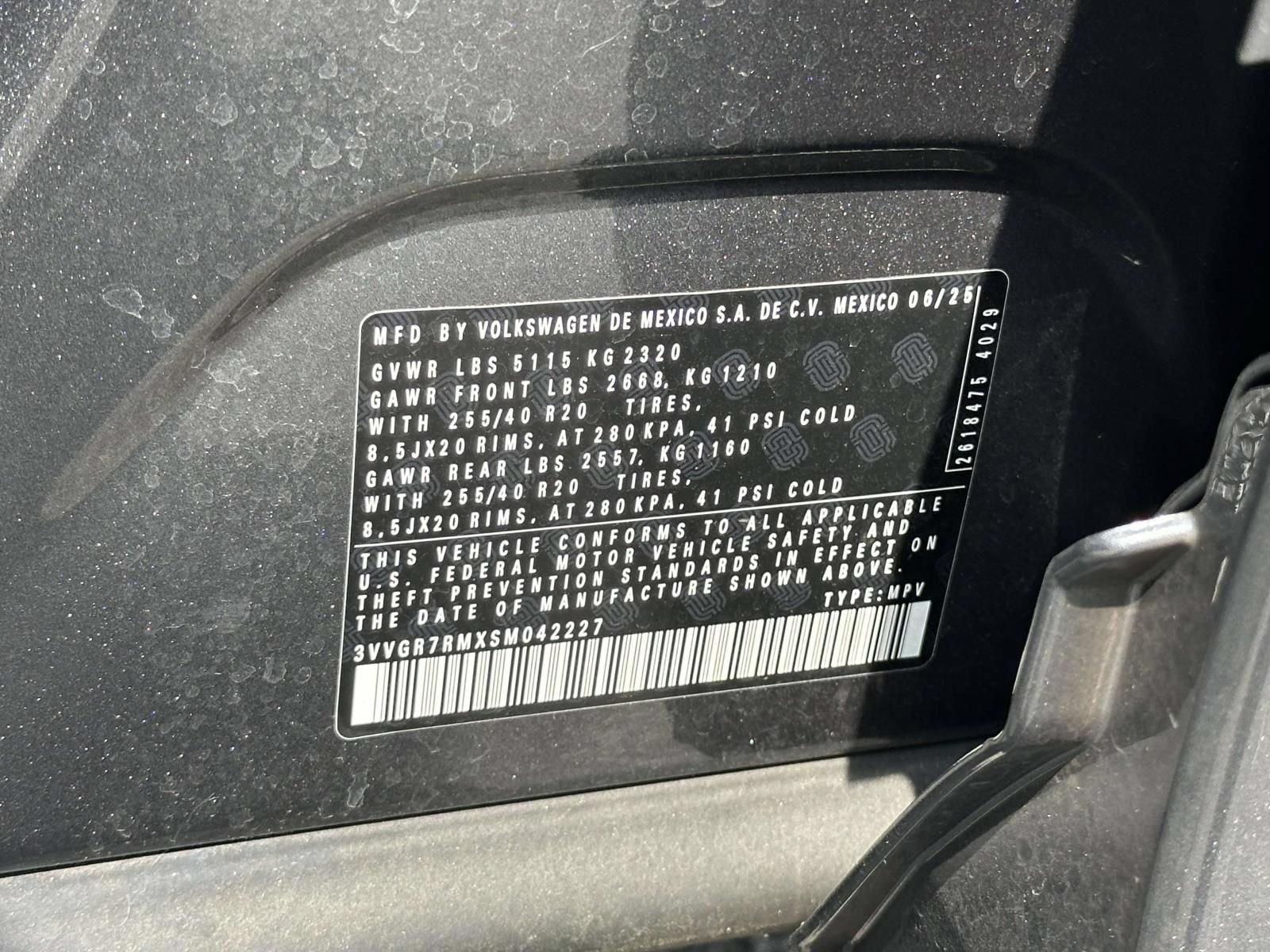 Certified 2025 Volkswagen Tiguan SE R-Line AWD/4WD image 11