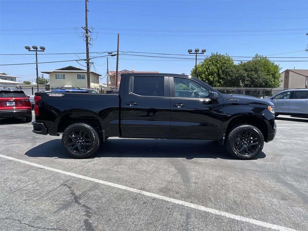 Used 2025 Chevrolet Silverado 1500 LT Trail Boss w/ Convenience Package II image 4