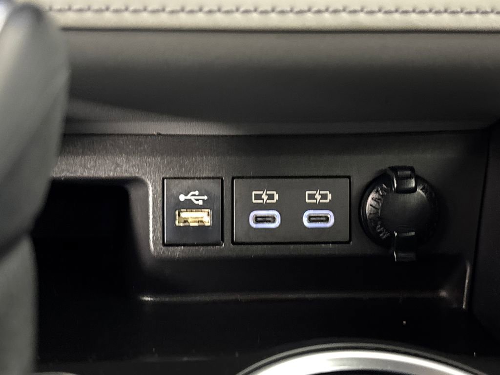 Used 2023 Toyota Highlander XLE image 23