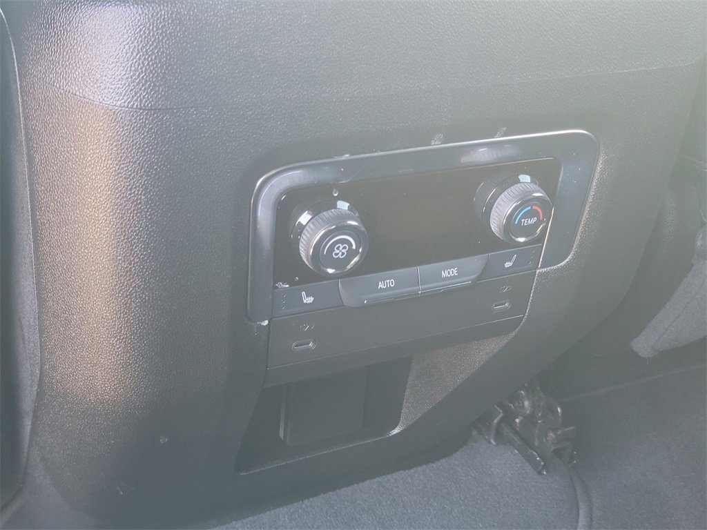 Used 2025 Chevrolet Suburban LT w/ Comfort Package image 18