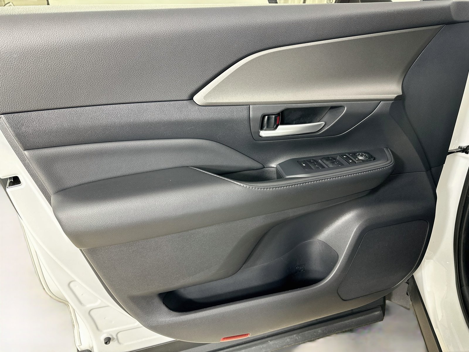 Used 2024 Toyota Grand Highlander AWD Hybrid image 16