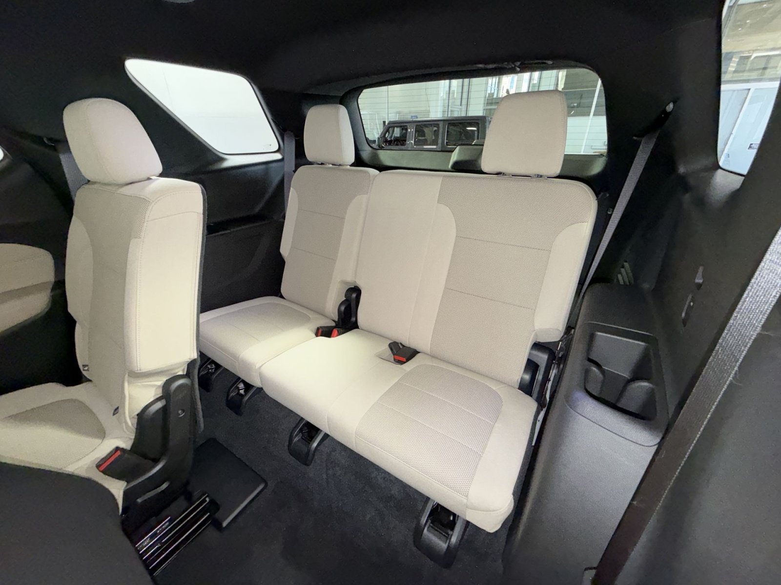 Used 2023 Chevrolet Traverse LS FWD image 25