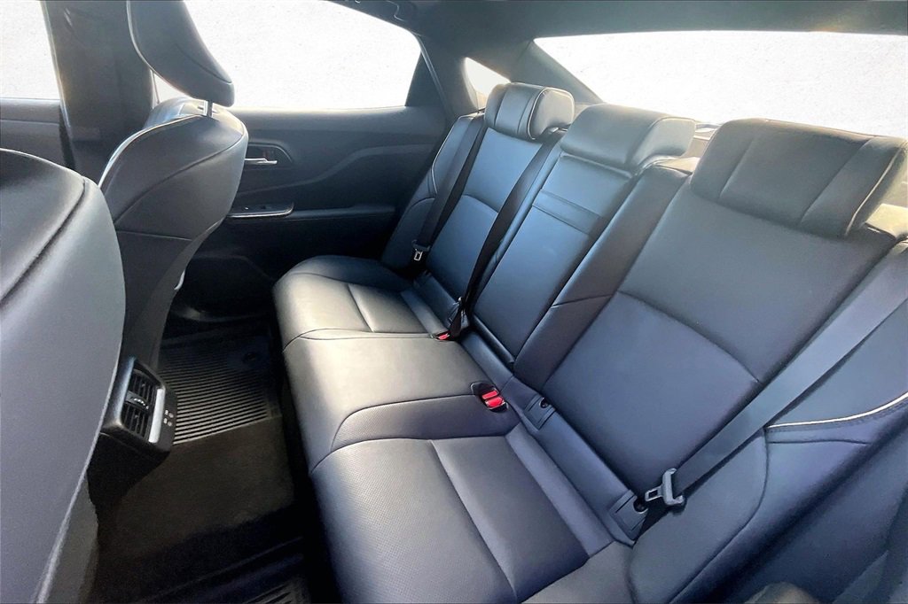 Used 2023 Toyota Crown Limited image 21