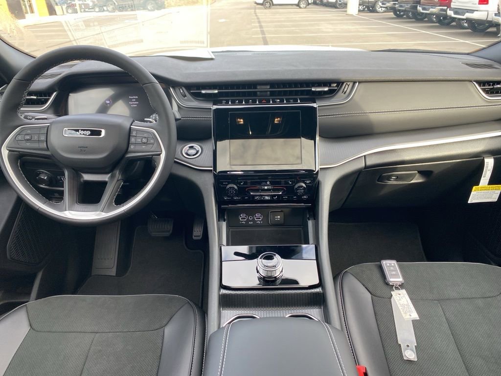 New 2025 Jeep Grand Cherokee L Altitude image 24