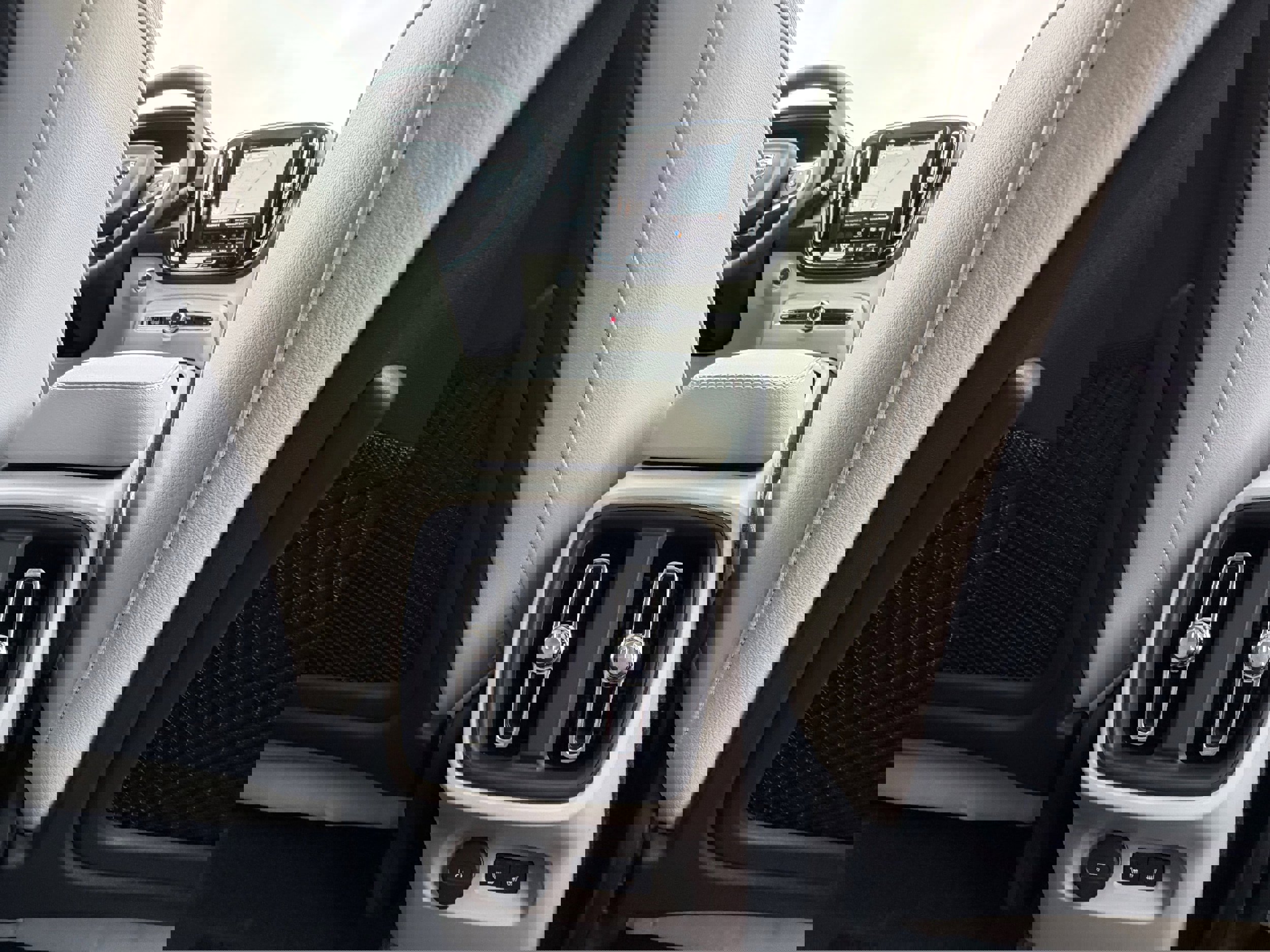 New 2026 Volvo XC40 B5 Plus w/ Protection Package Premier image 10