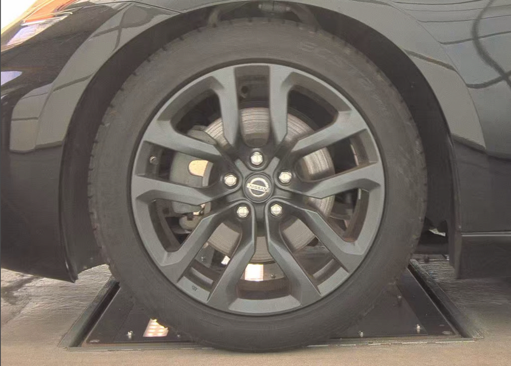 Used 2019 Nissan 370Z Touring RWD image 9