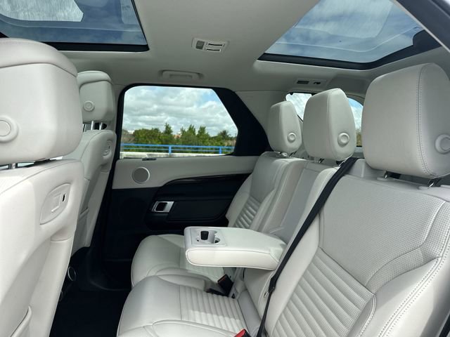 Used 2025 Land Rover Discovery S image 27
