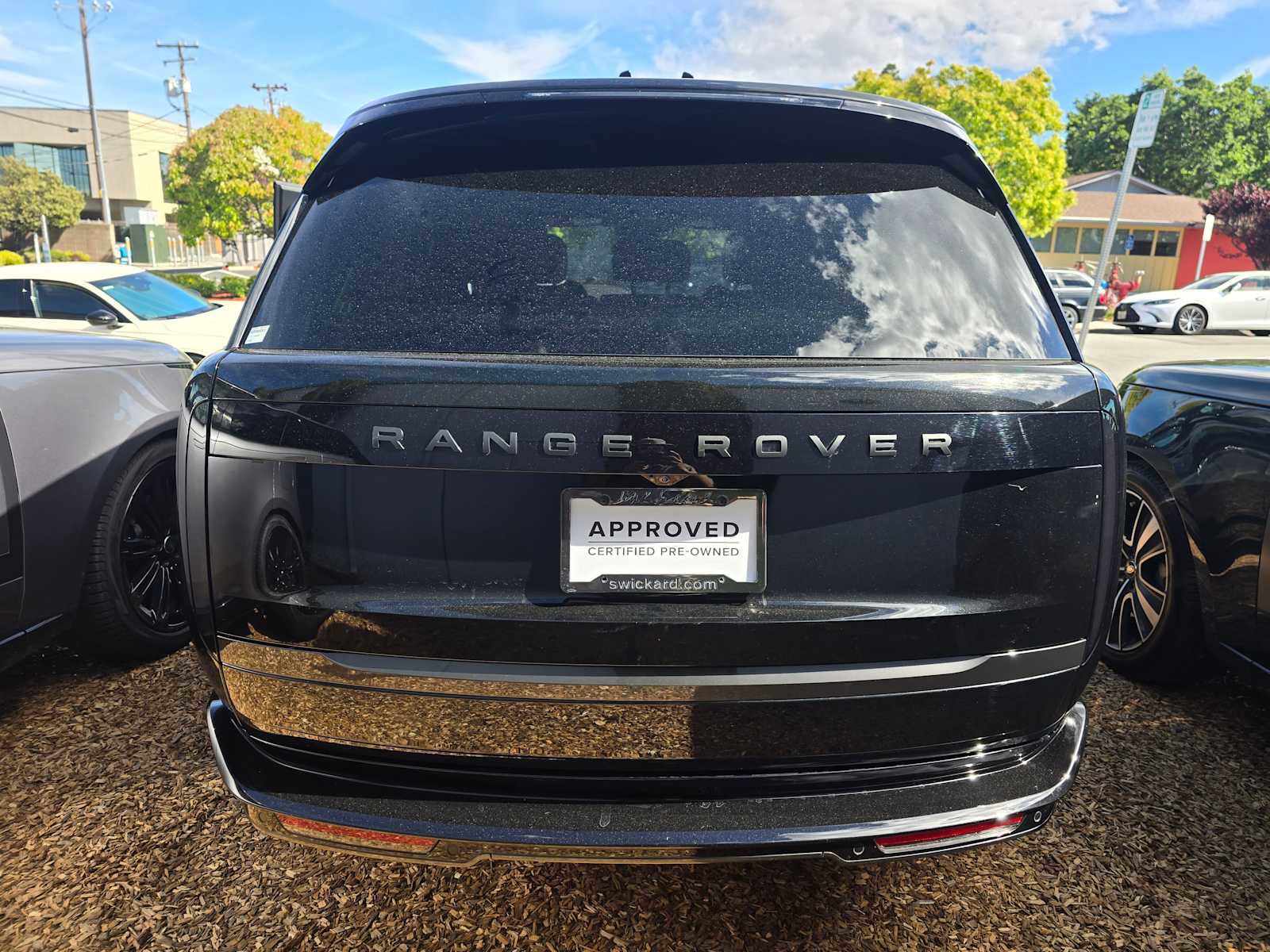 Used 2025 Land Rover Range Rover SE AWD/4WD image 2
