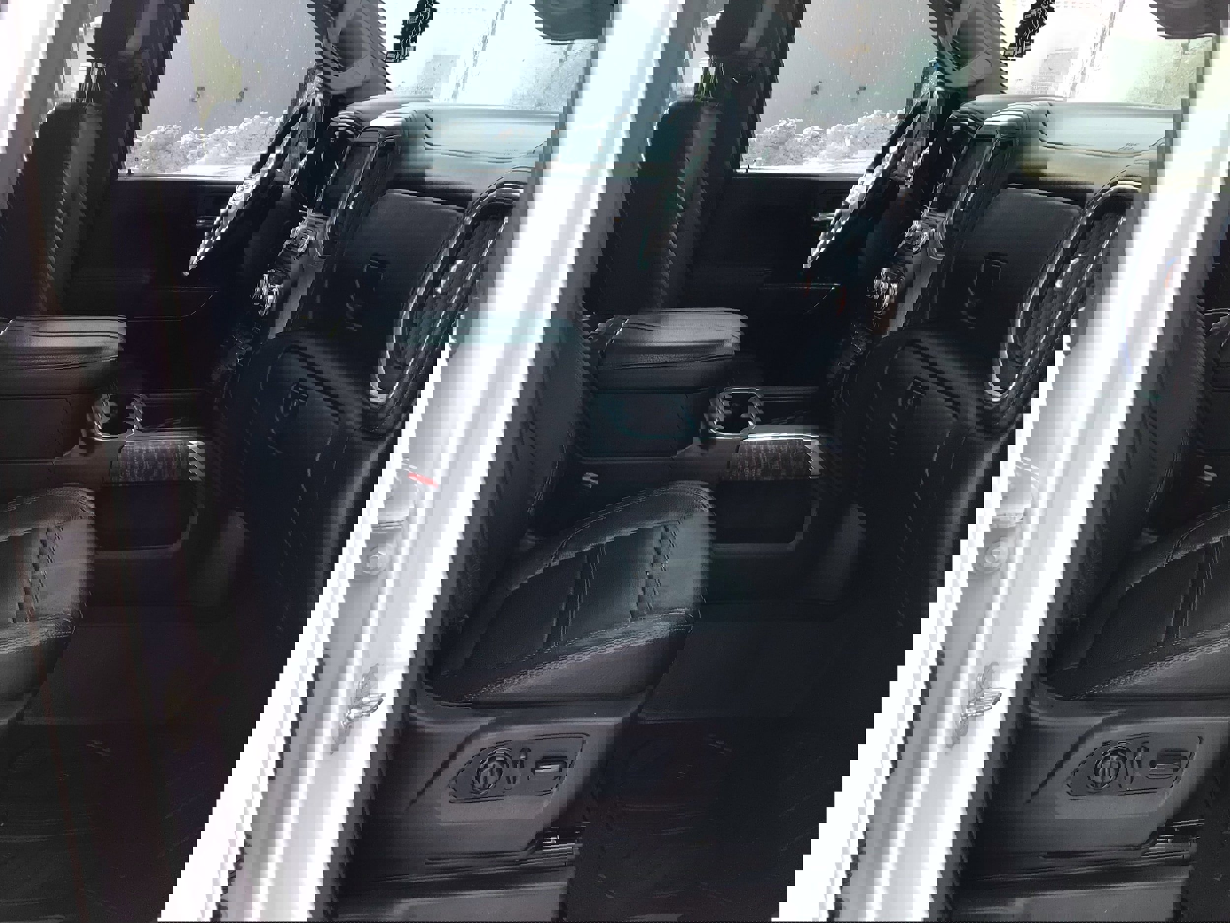 Used 2023 GMC Sierra 3500 Denali w/ Denali Ultimate Package image 27