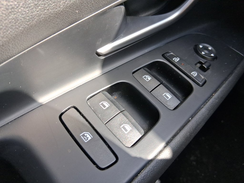 Used 2025 Hyundai Elantra SEL FWD image 25
