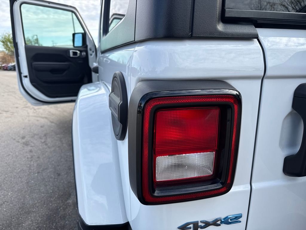 Used 2024 Jeep Wrangler Unlimited w/ Convenience Group image 42