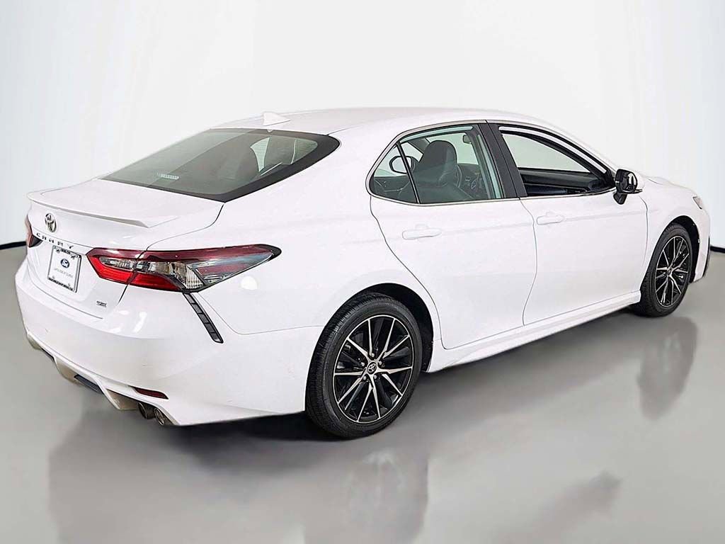 Used 2024 Toyota Camry SE FWD image 7