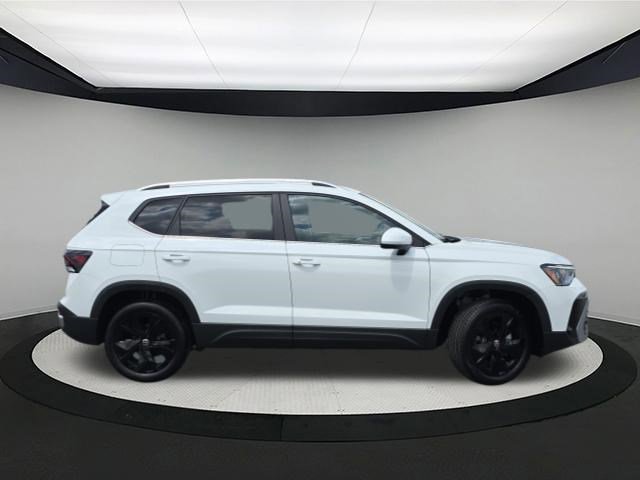 New 2025 Volkswagen Taos SE image 8