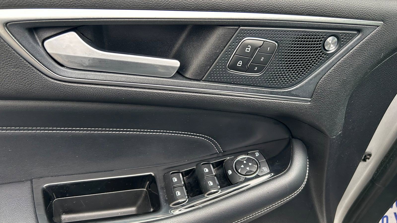 Used 2019 Ford Edge Titanium w/ Cold Weather Package image 9