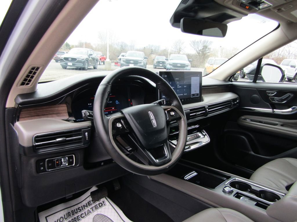 Used 2025 Lincoln Corsair Grand Touring w/ Equipment Group 301A AWD/4WD image 16
