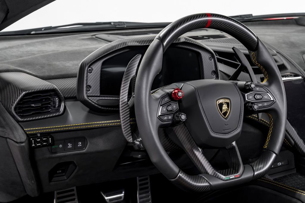 Used 2025 Lamborghini Revuelto image 12