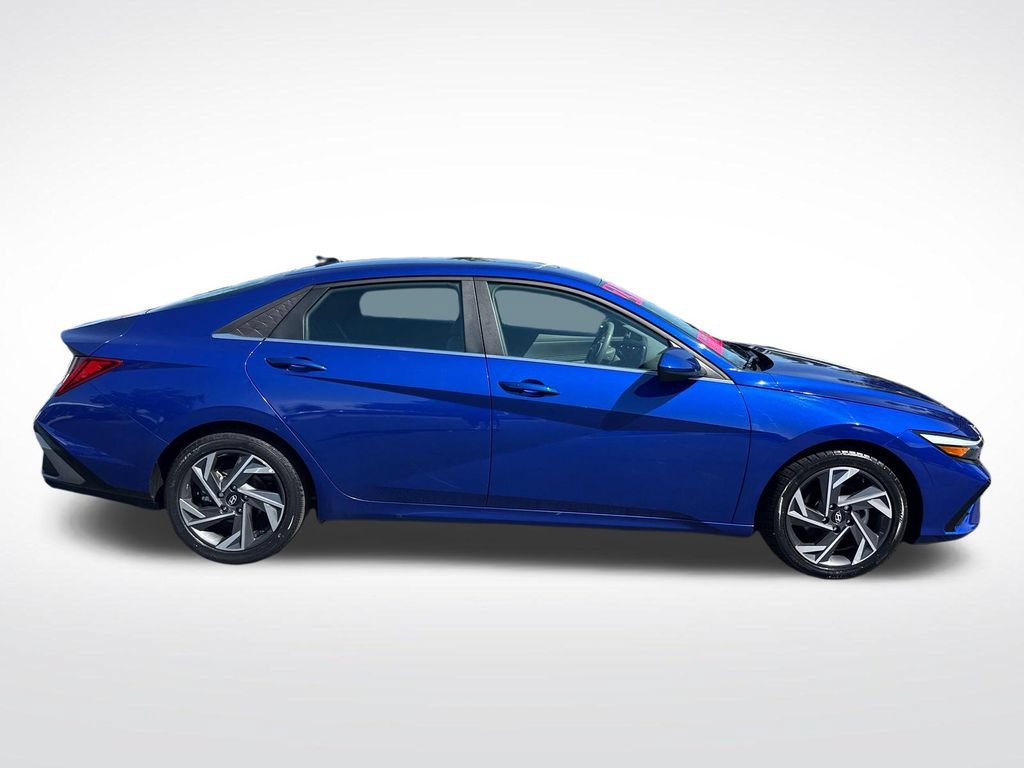 Certified 2024 Hyundai Elantra SEL w/ Convenience Package FWD image 5