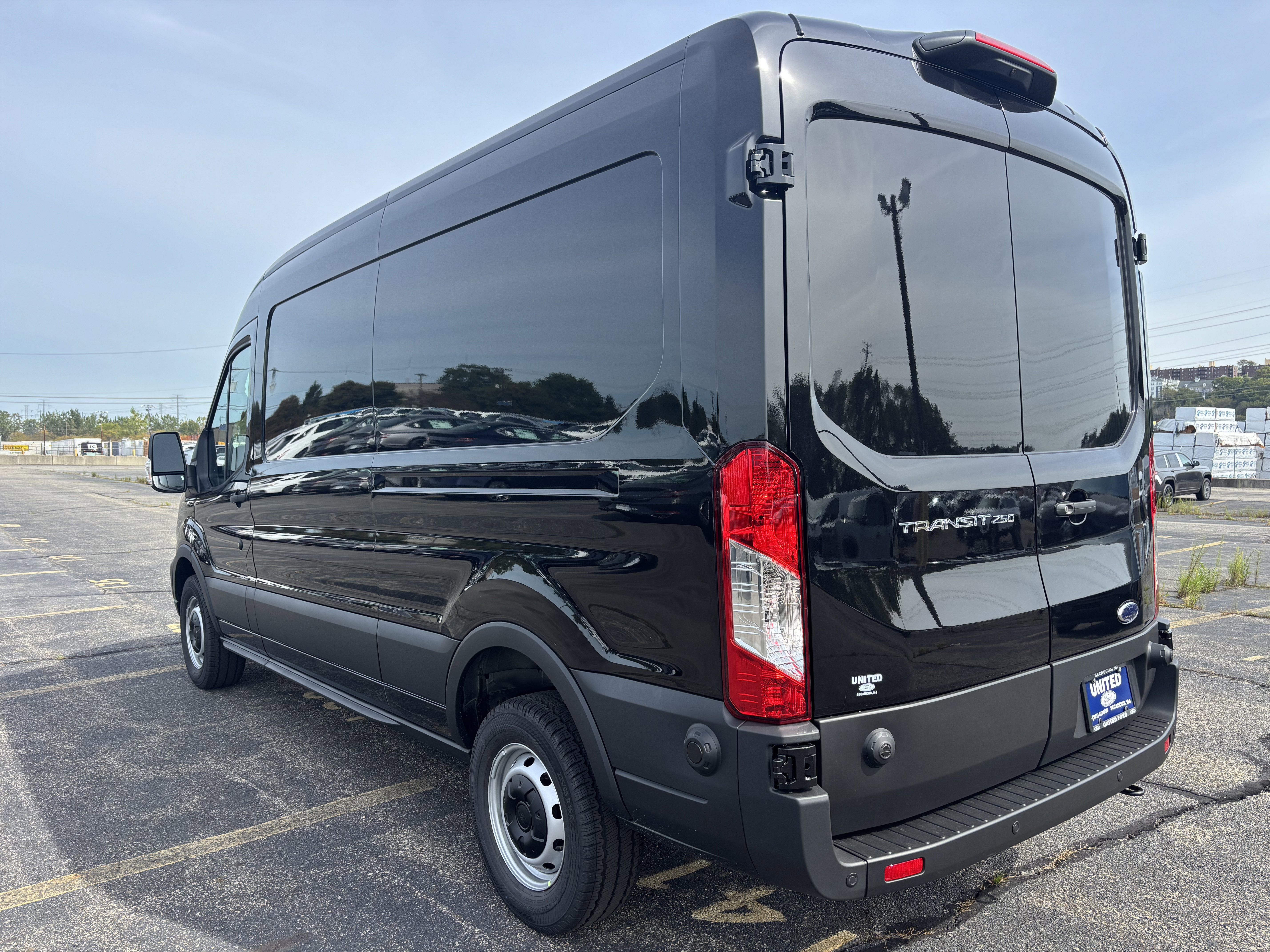 New 2025 Ford Transit 250 148 Medium Roof image 9