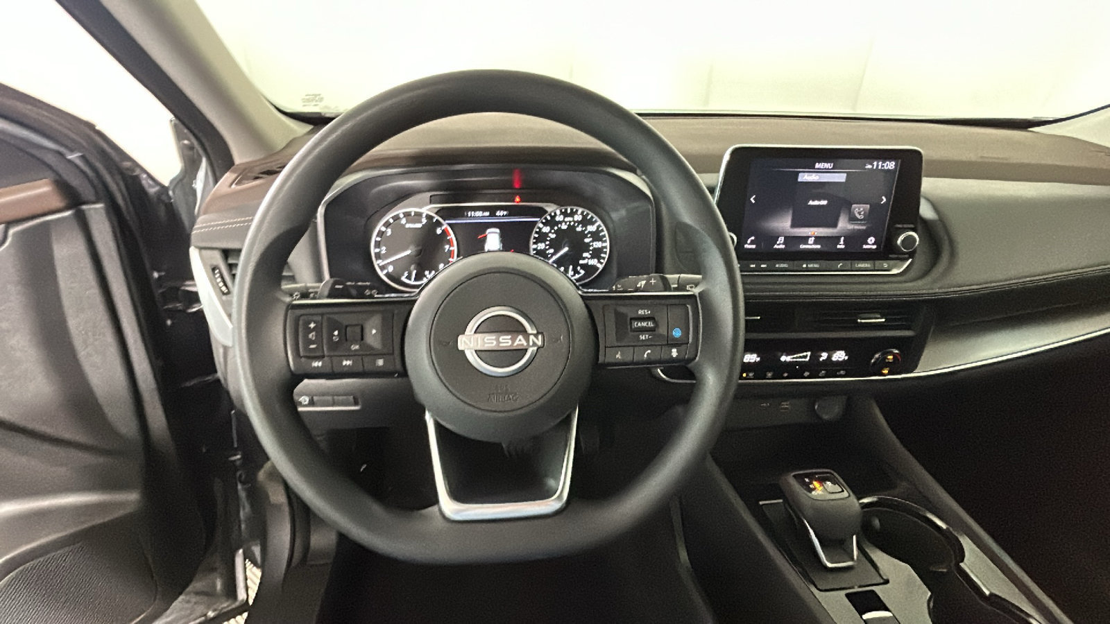 Used 2023 Nissan Rogue SV AWD/4WD image 18