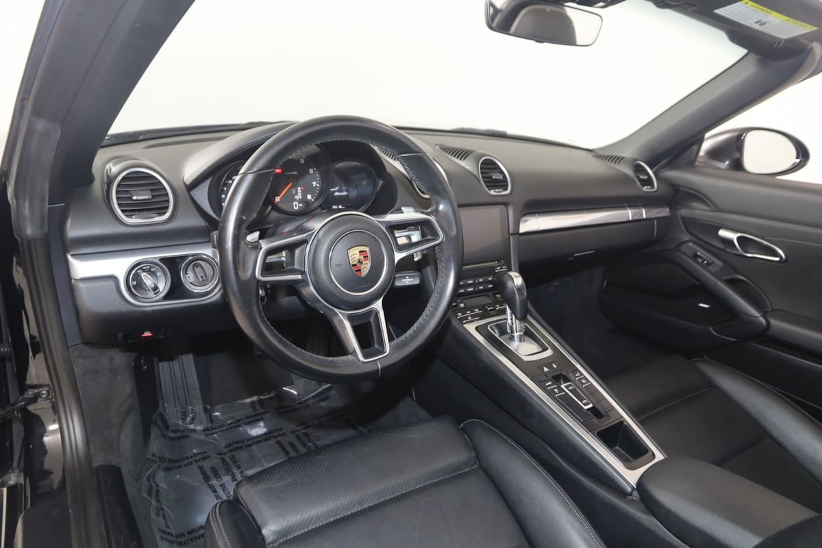 Used 2017 Porsche 718 Boxster RWD image 16
