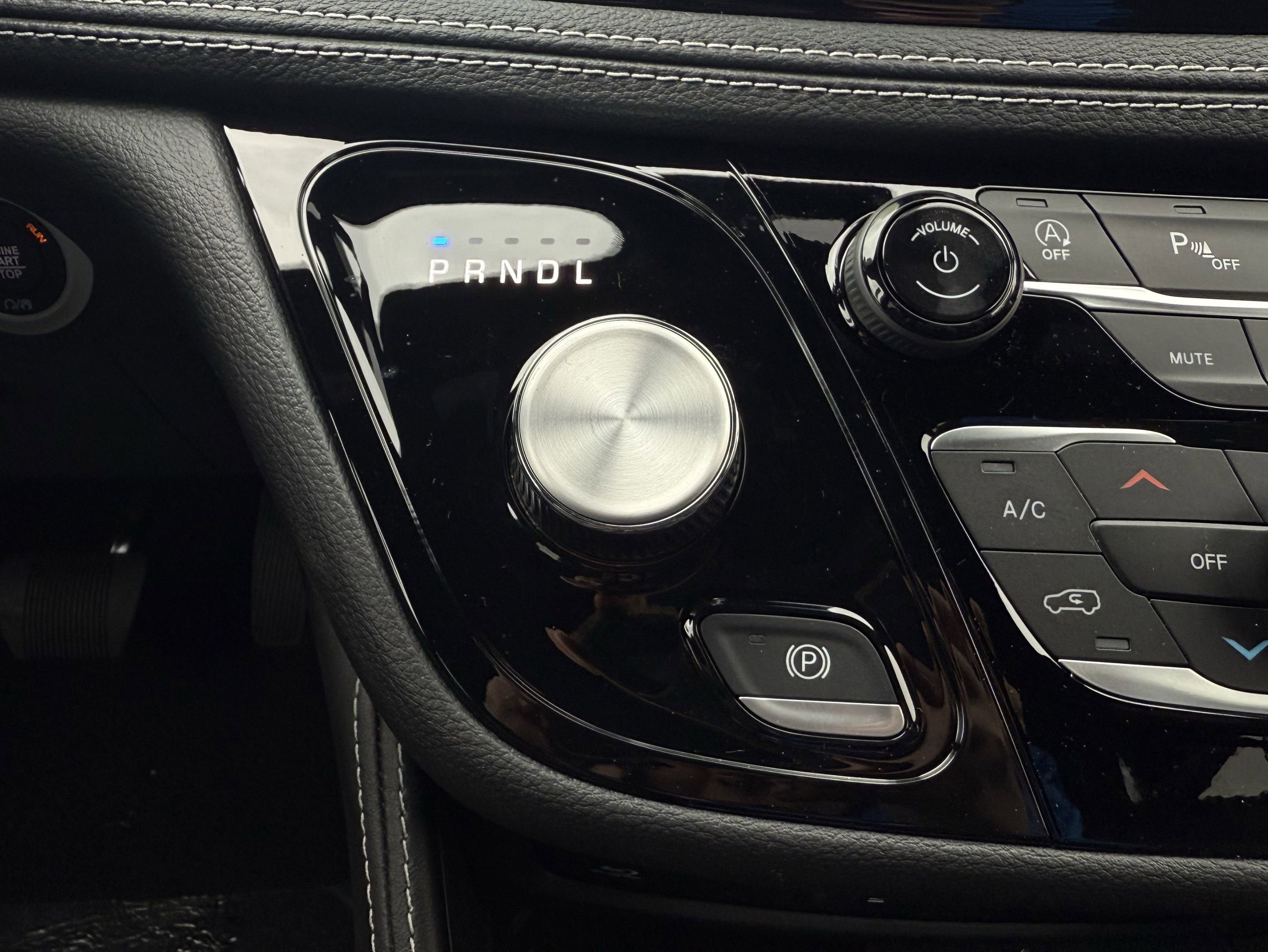 New 2026 Chrysler Pacifica Limited image 28