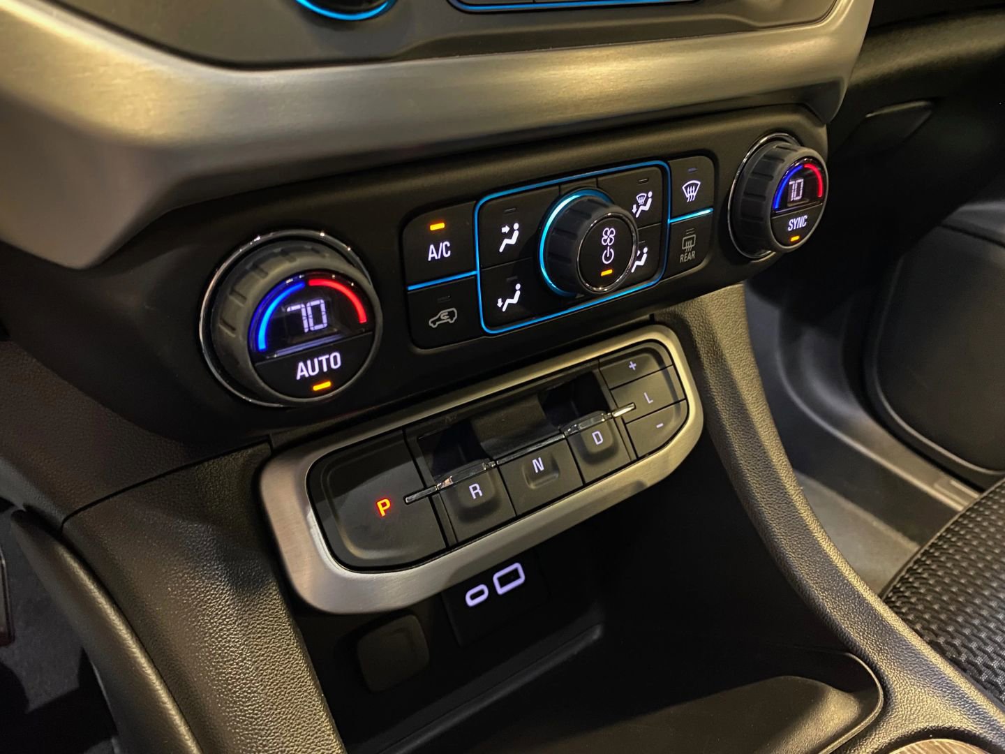 Used 2022 GMC Acadia SLE FWD image 15