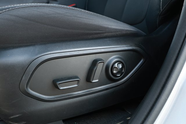 Used 2023 Jeep Grand Cherokee L Laredo RWD image 23