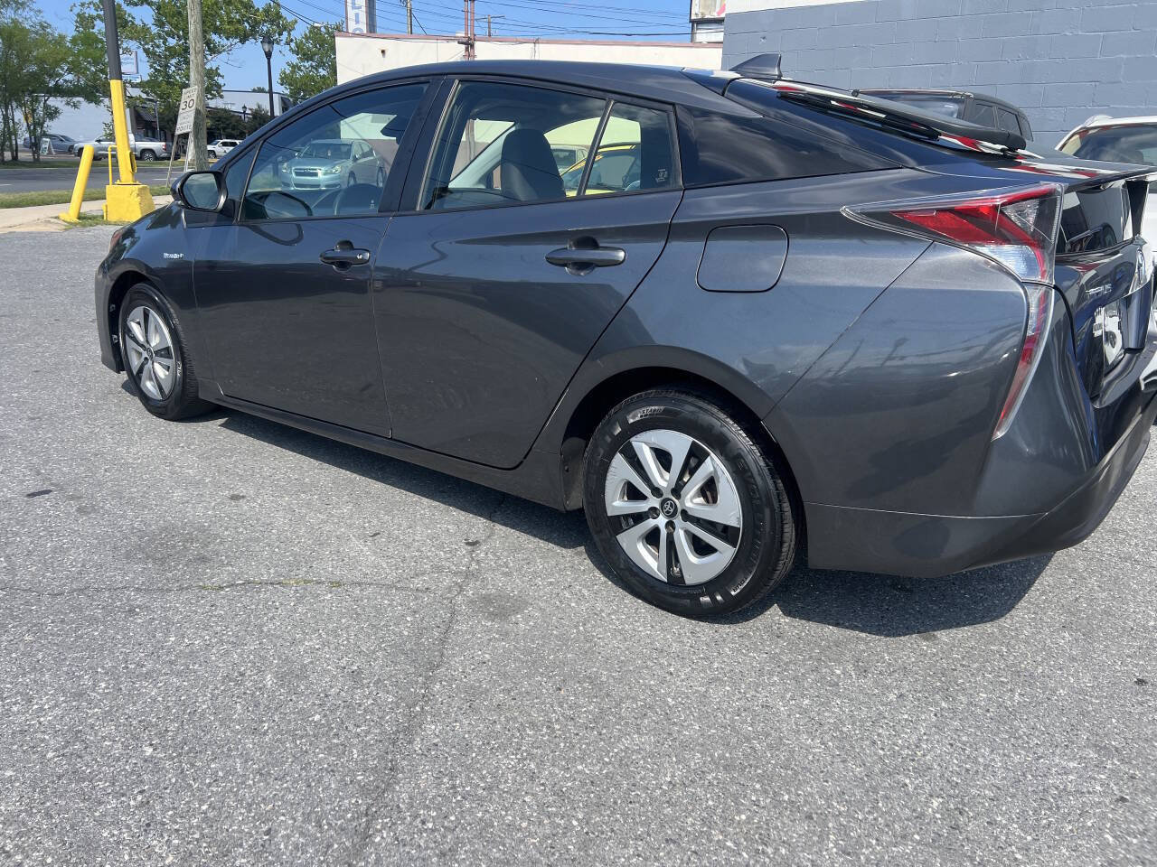 Used 2017 Toyota Prius Two FWD image 5