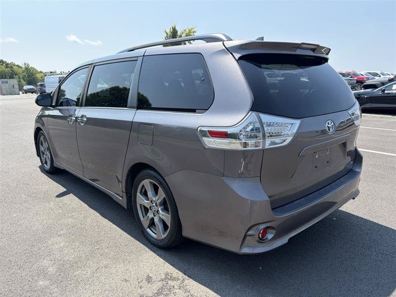 Used 2019 Toyota Sienna SE FWD image 7