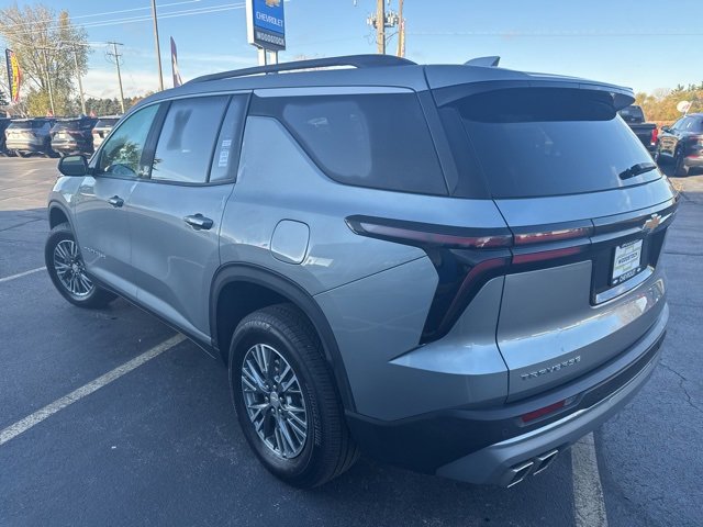 Used 2025 Chevrolet Traverse LT image 5