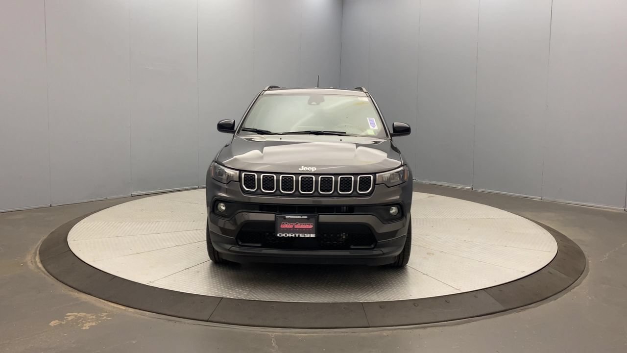 Used 2023 Jeep Compass Latitude w/ Convenience Group AWD/4WD image 8
