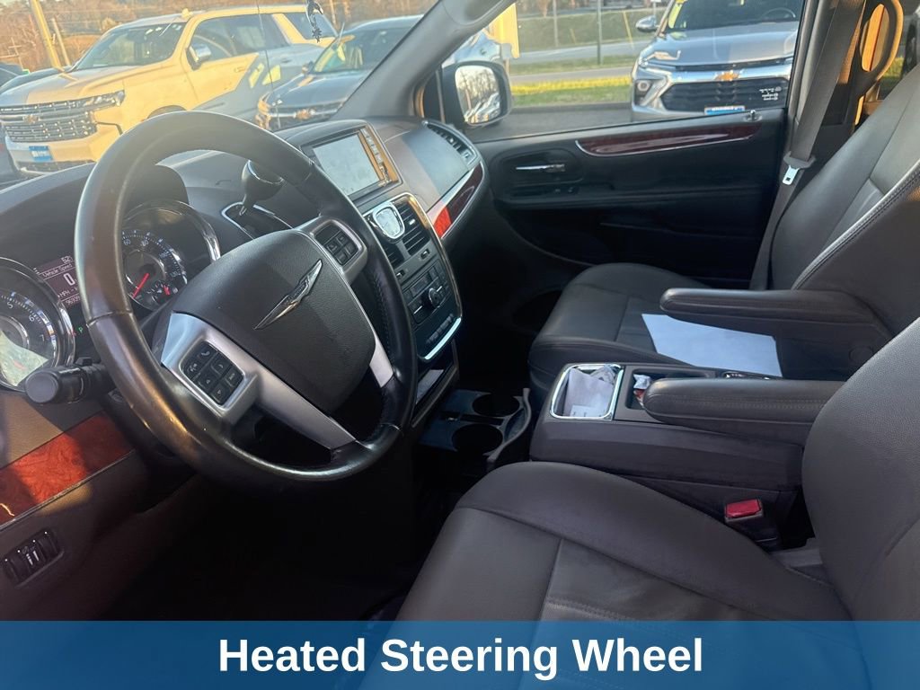 Used 2016 Chrysler Town & Country Touring image 14