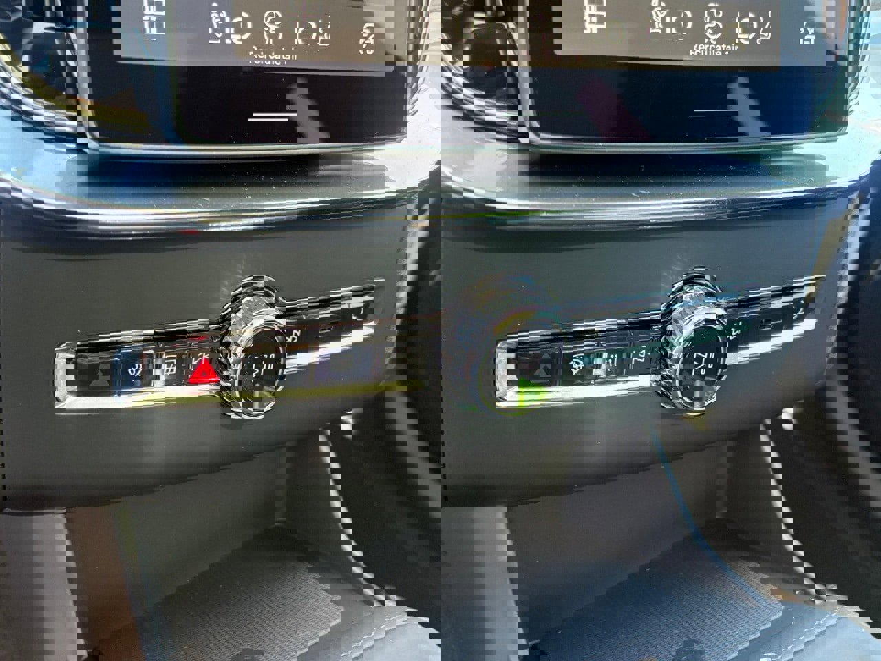 New 2026 Volvo XC90 T8 Plus image 16