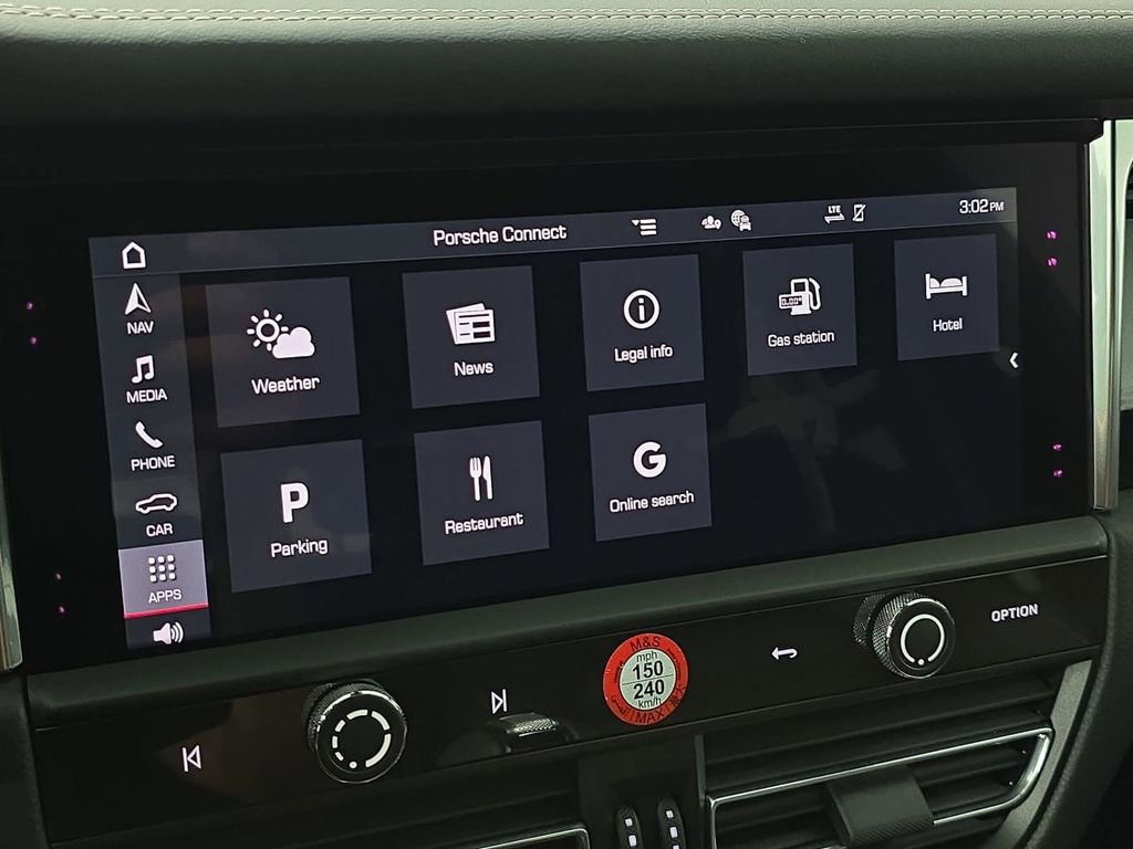 Certified 2025 Porsche Macan AWD/4WD image 16