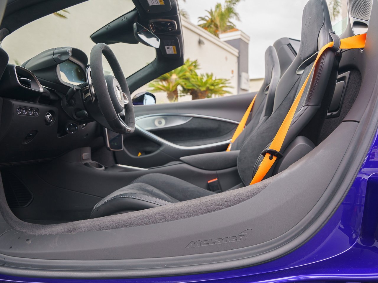 Used 2025 McLaren Artura Spider image 24