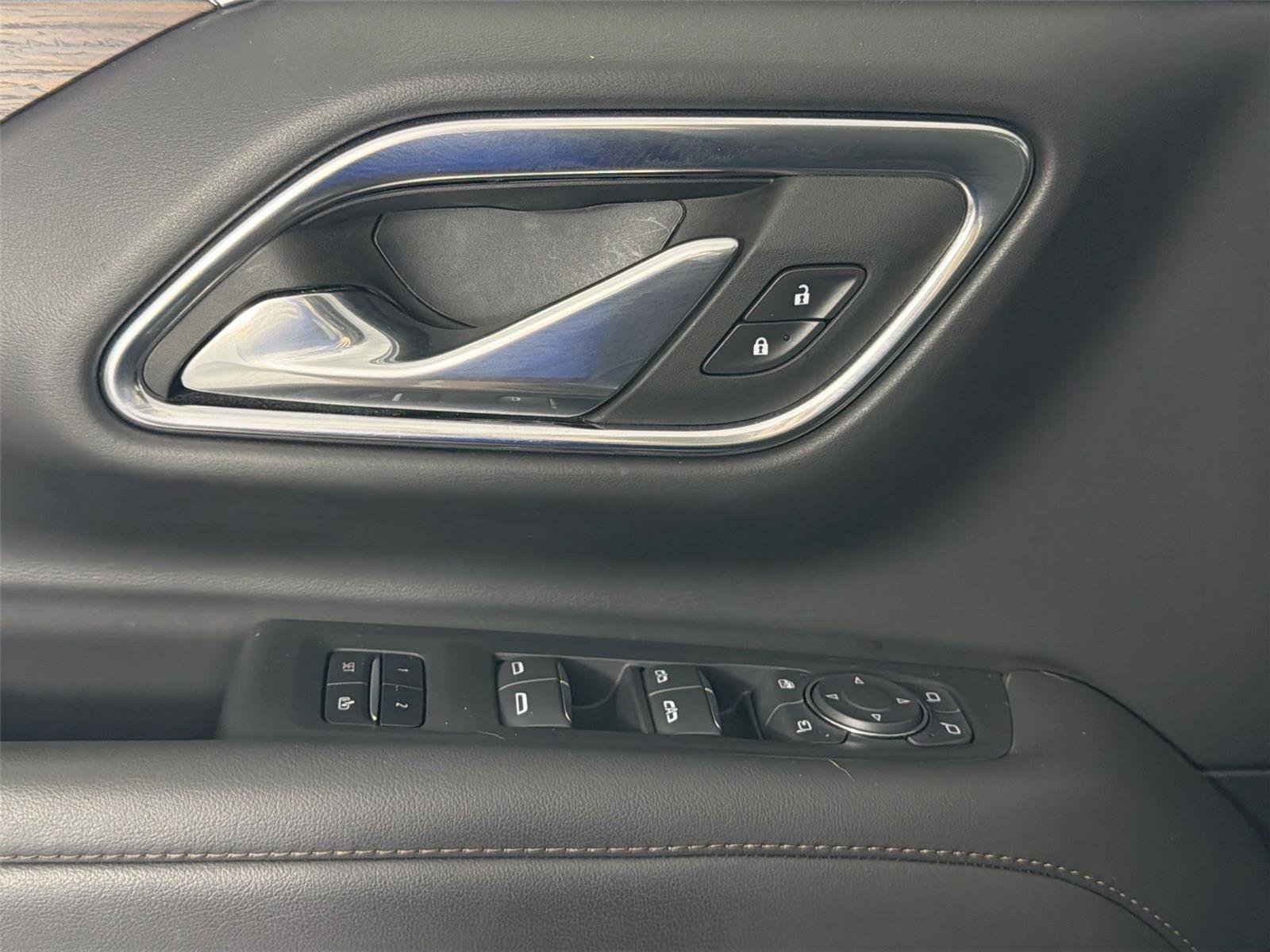 Used 2024 Chevrolet Suburban High Country image 18