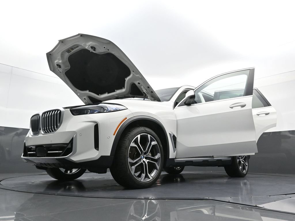 New 2026 BMW X5 xDrive40i w/ Climate Comfort Package image 39