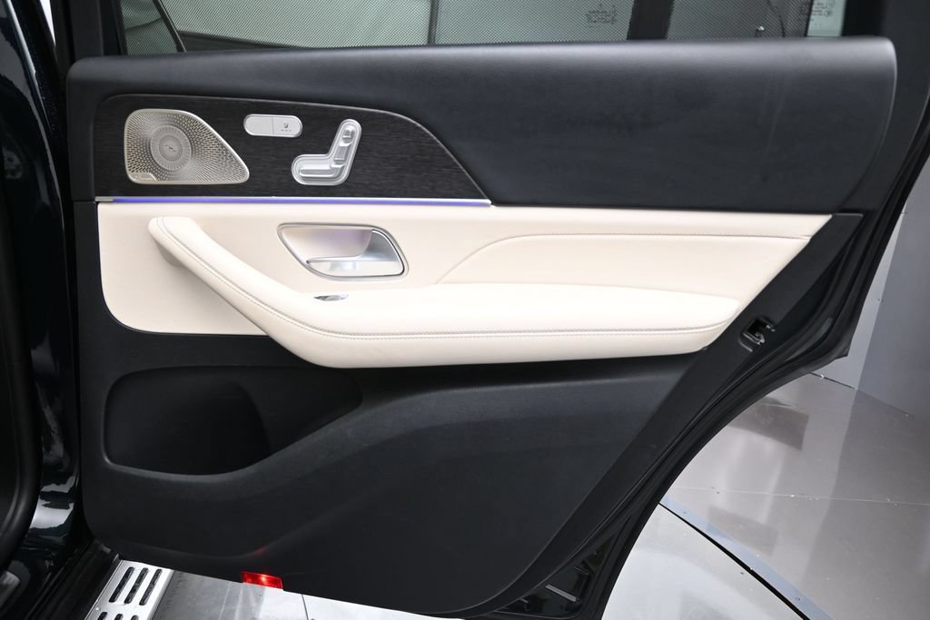 Used 2021 Mercedes-Benz GLS 450 4MATIC image 38