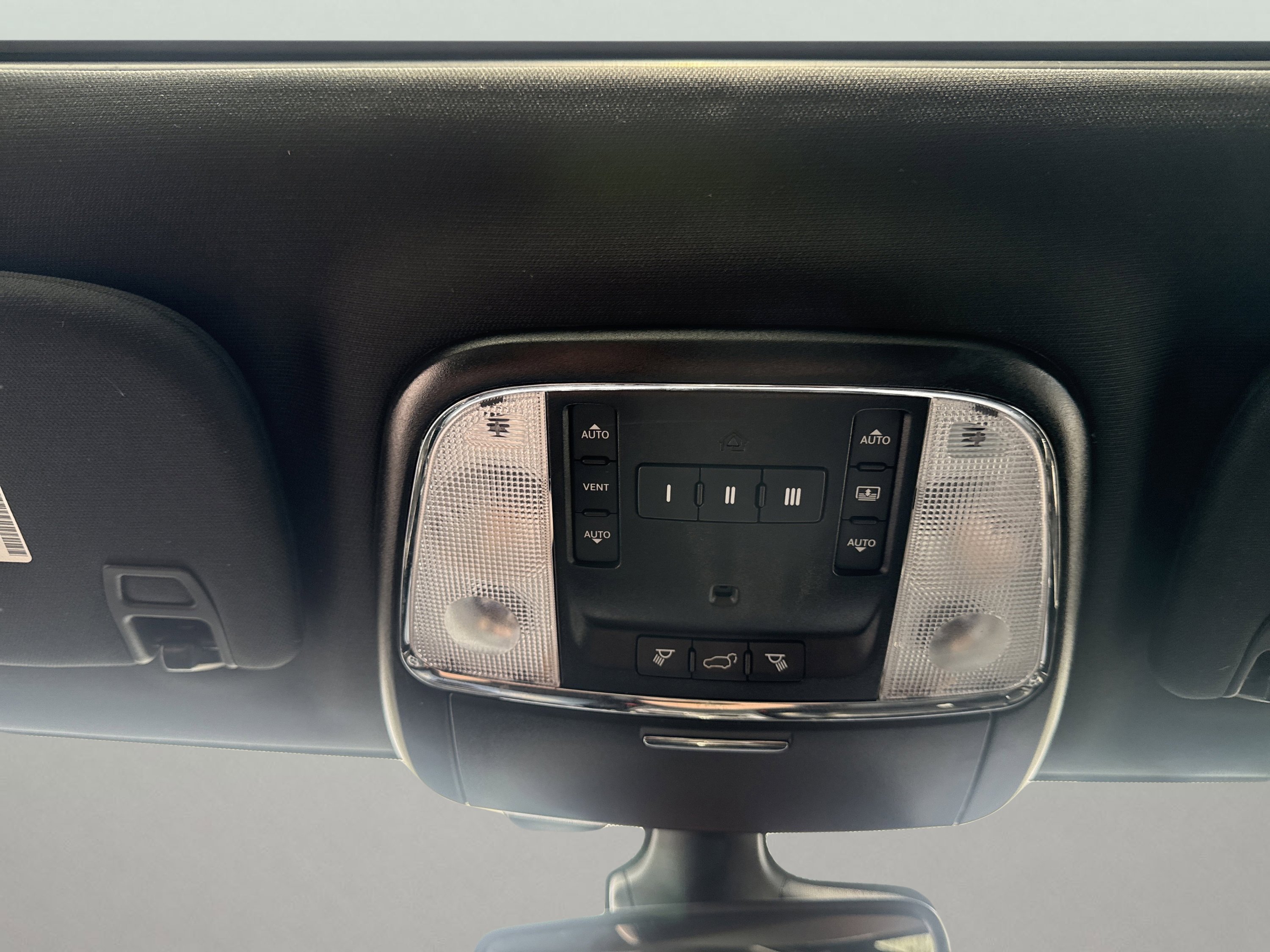 Used 2020 Jeep Grand Cherokee Limited X image 25