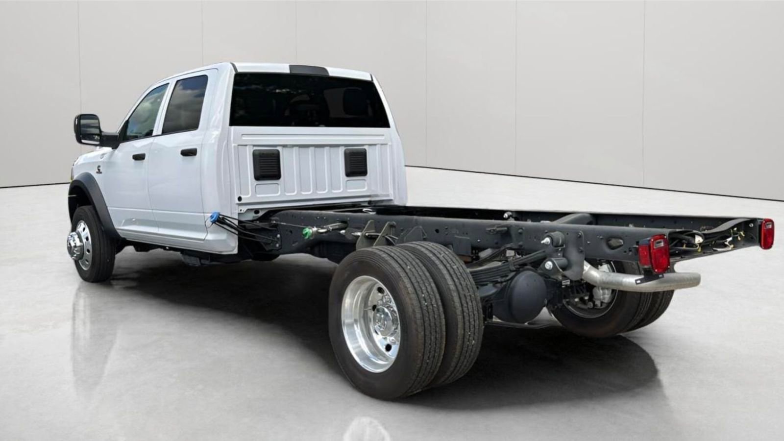 New 2024 RAM 4500 Tradesman w/ Chrome Appearance Group RWD image 7