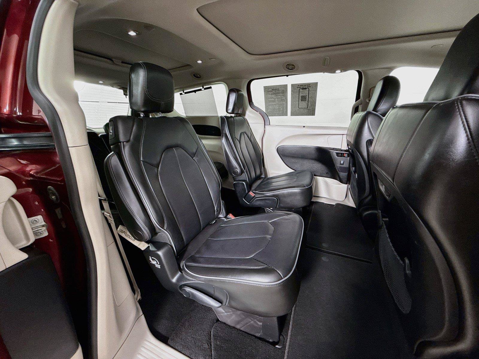 Used 2019 Chrysler Pacifica Limited w/ Advanced Safetytec Group FWD image 29