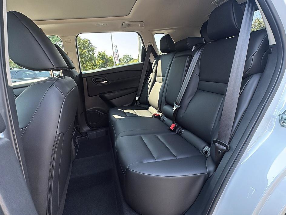 Certified 2026 Nissan Rogue Dark Armor AWD/4WD image 24