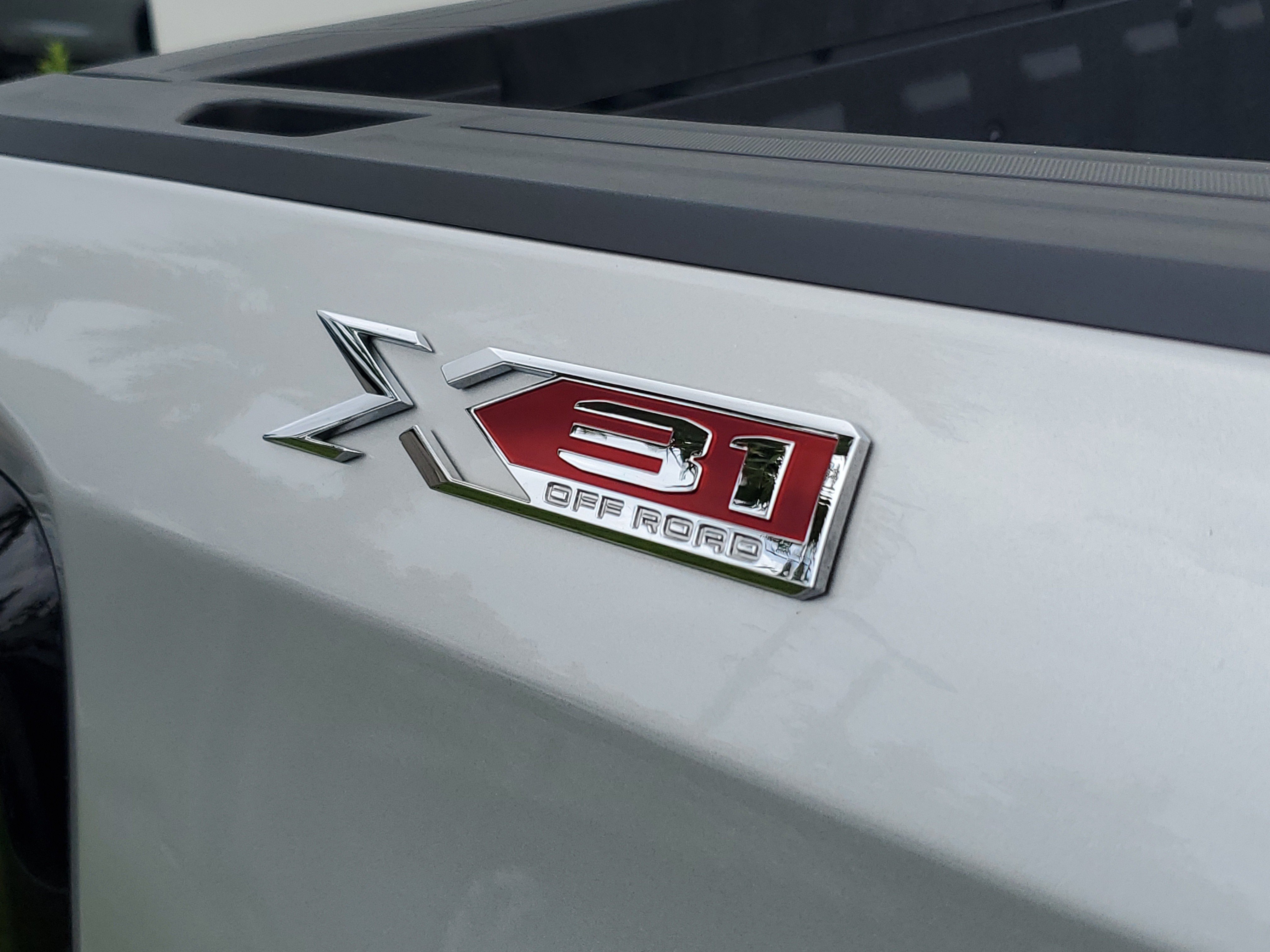 Used 2022 GMC Sierra 1500 SLT w/ SLT Premium Plus Package AWD/4WD image 9