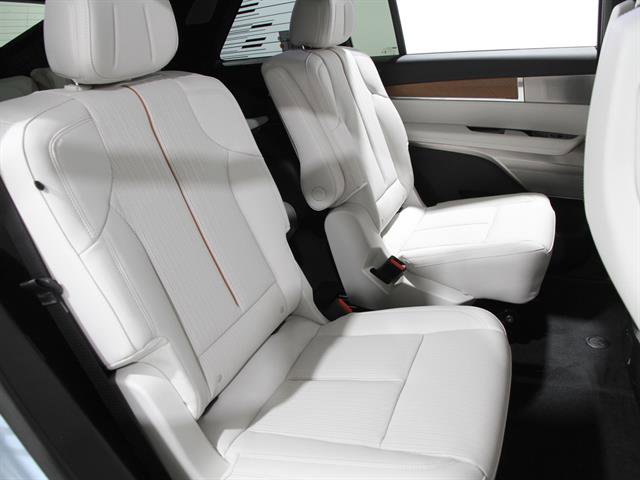 New 2026 Cadillac Vistiq Sport w/ LPO, Floor Liner Package image 18