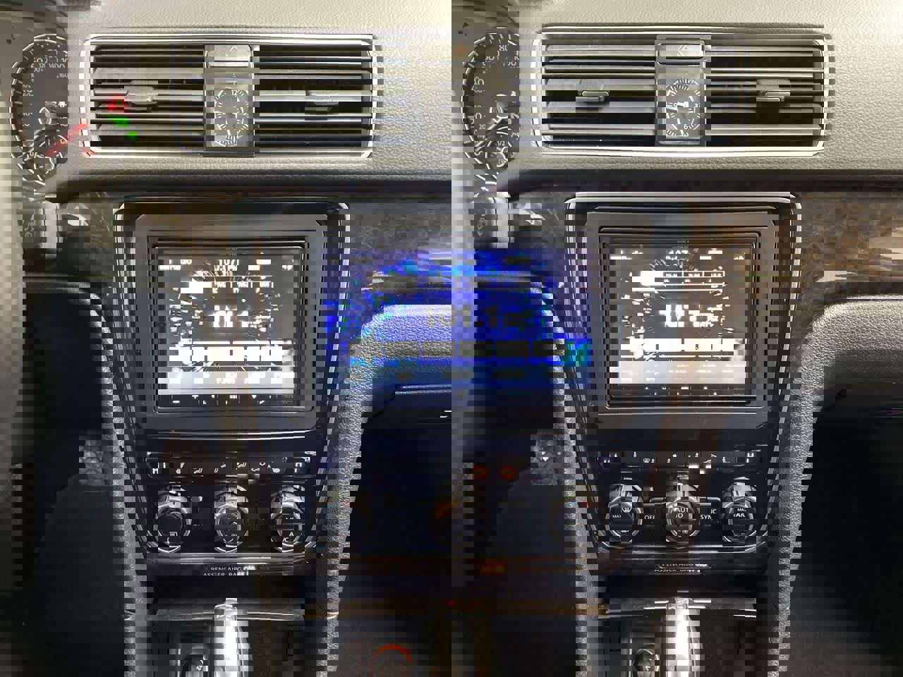 Used 2014 Volkswagen Passat TDI SEL Premium image 26