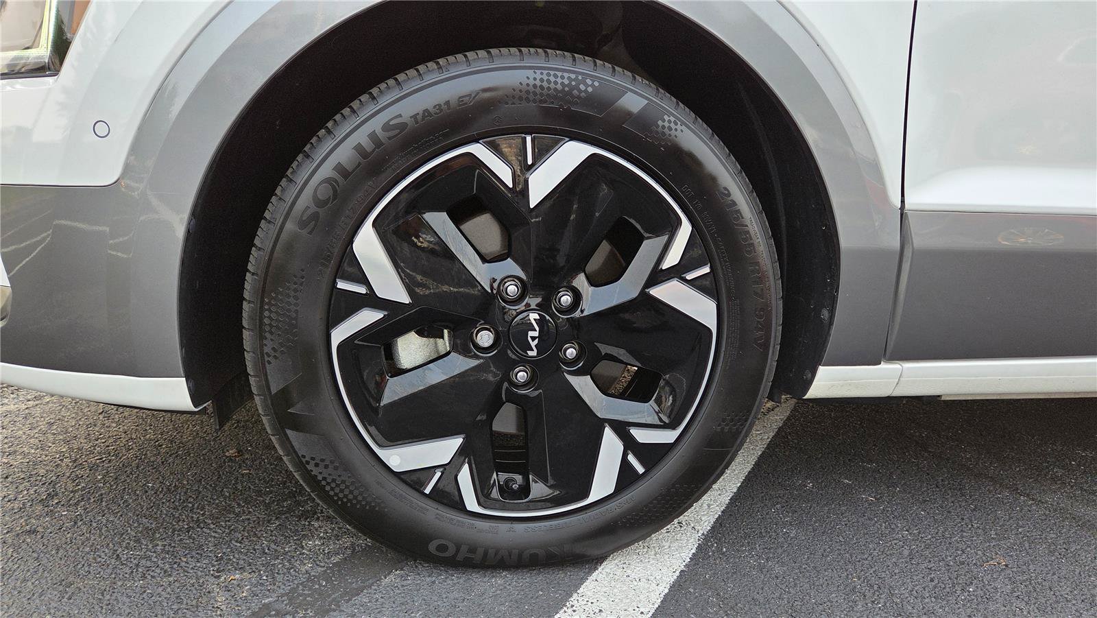 Certified 2024 Kia Niro Wave w/ Wave Preserve Package FWD image 11